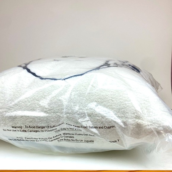 Snoopy Sherpa Peanuts Pillow, embroidered detail, 18”x18”, removable cover NEW - Picture 13 of 16